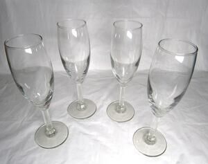 Set of 4 Clear Wine Glasses Classic Goblet Style Elegant Stemware Minimalist